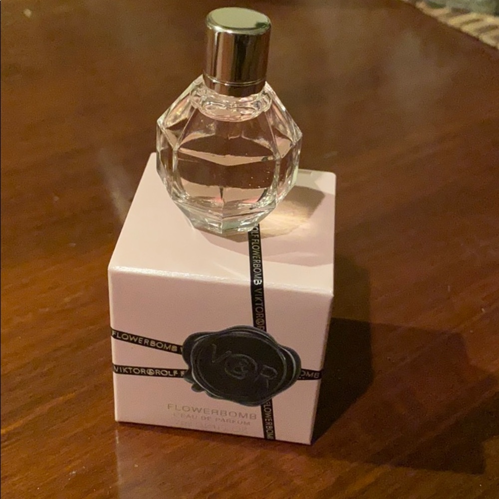 Viktor & Rolf flowerbomb travel size NEW